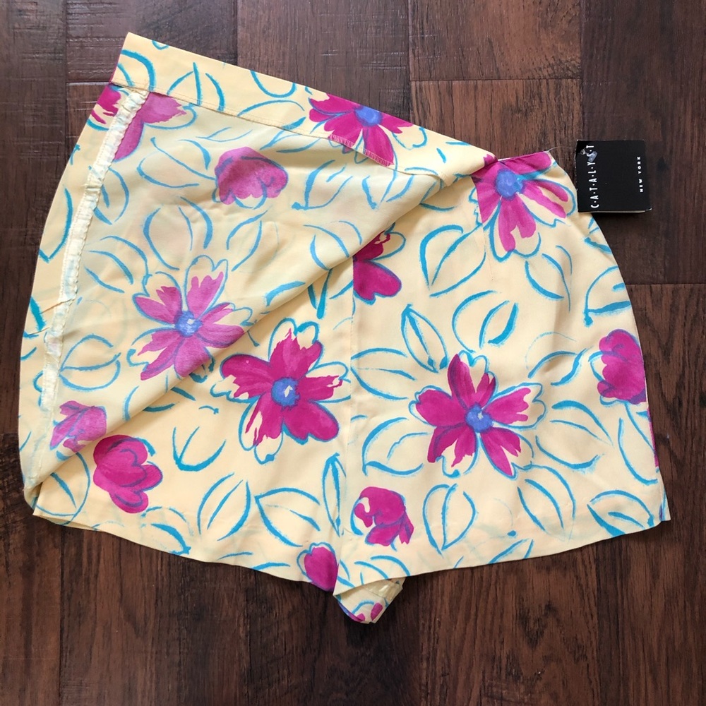 It’s a skort! By CATALYST, approx size 4/6, NWT - Picture 2 of 7